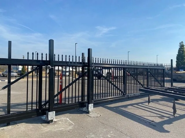 Sliding vehicle gate at a commercial entrance