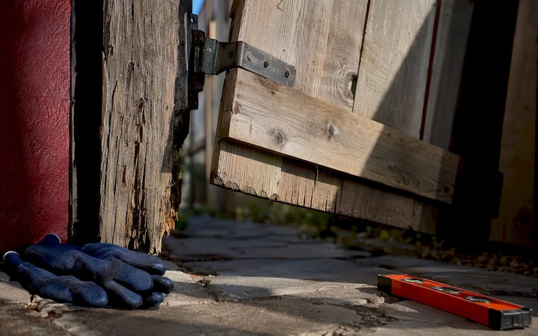 Homeowners: 6 Contractor Approved Steps to Fix a Sagging Gate