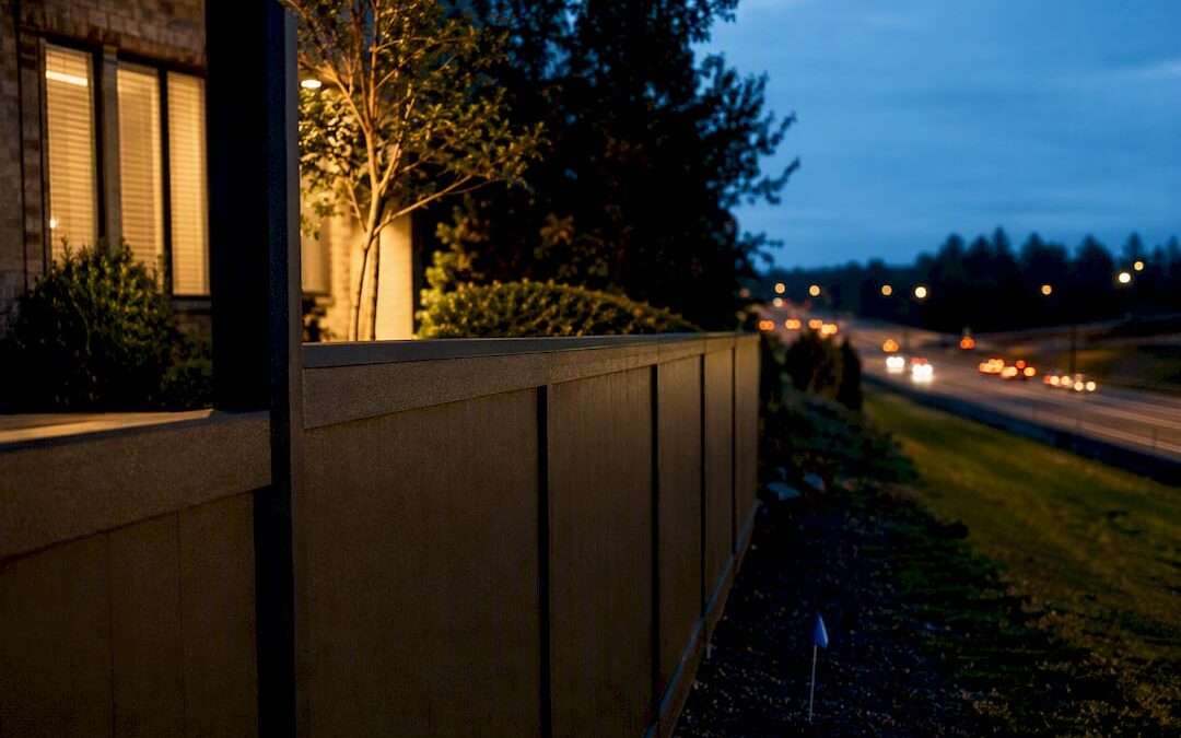 Homeowners: Cut Yard Noise 5–10 dB with a Soundproof Fence